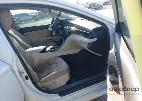 2019 Toyota Camry Le z USA, uszkodzony, nr VIN 4T1B11HK0KU809393